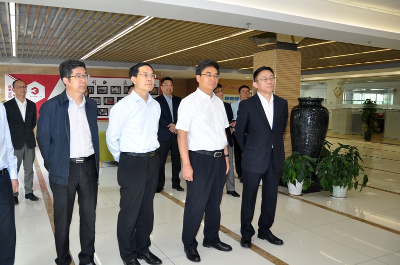云南省人民政府副省长董华莅临爱姆意指导交流