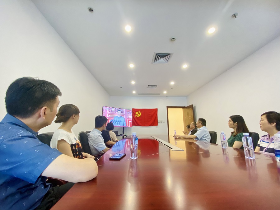 爱姆意公司组织全体党员、员工观看建党一百周年庆祝大会