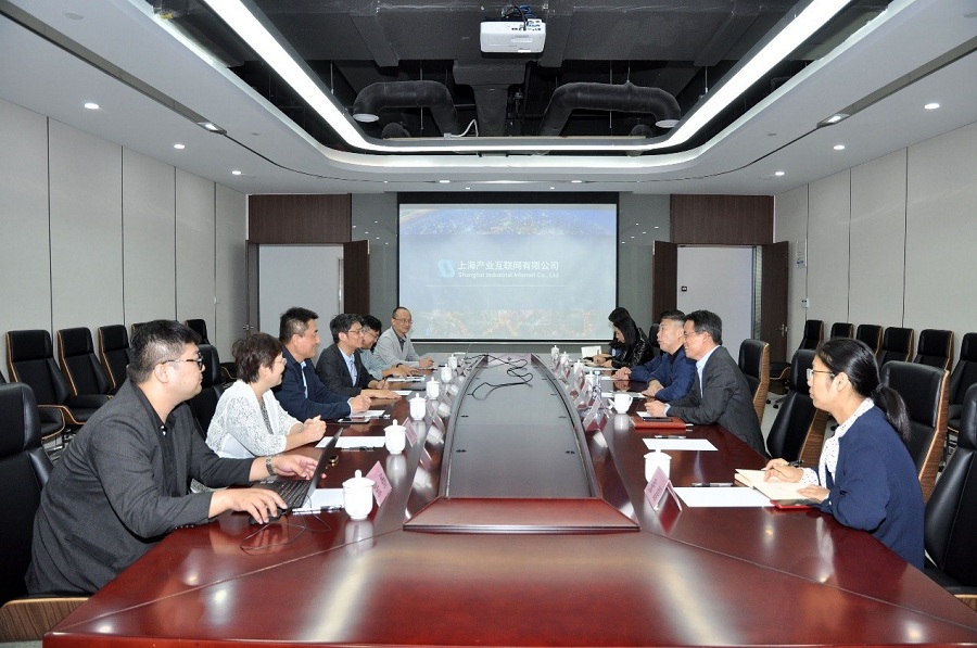上海西虹桥商务开发公司董事长顾连云一行莅临上海产业互联网有限公司