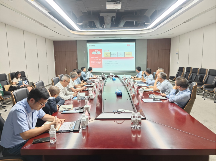 上海电气集团党委委员、常务副总裁董鑑华一行到访上海爱姆意科技集团